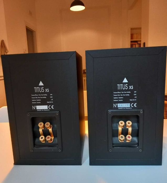 Triangle Titus XS colunas HIFI