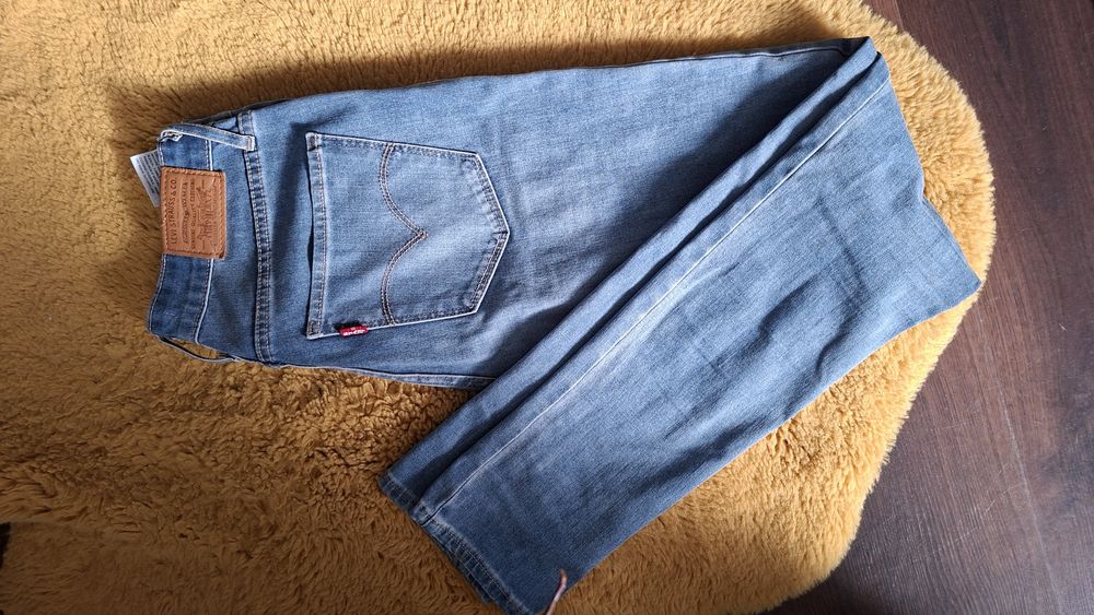 Levi's premium klasyczne rurki i niebieski kolor 26/30 model 721 high rise skinny