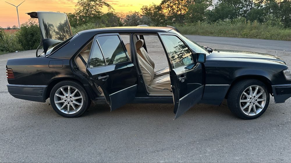 Mercedes-Benz E-Class W124
