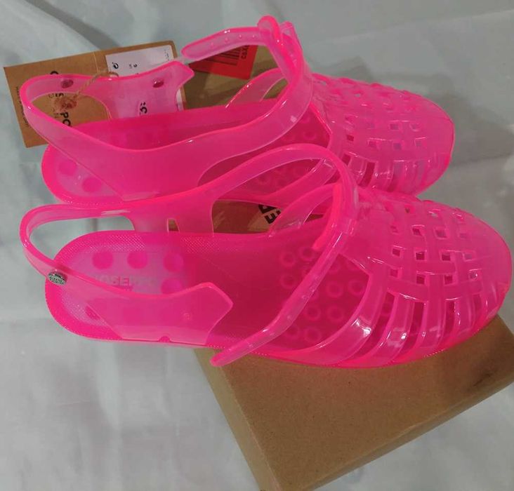 Chinelos tipo caranguejo fúcsia transparente