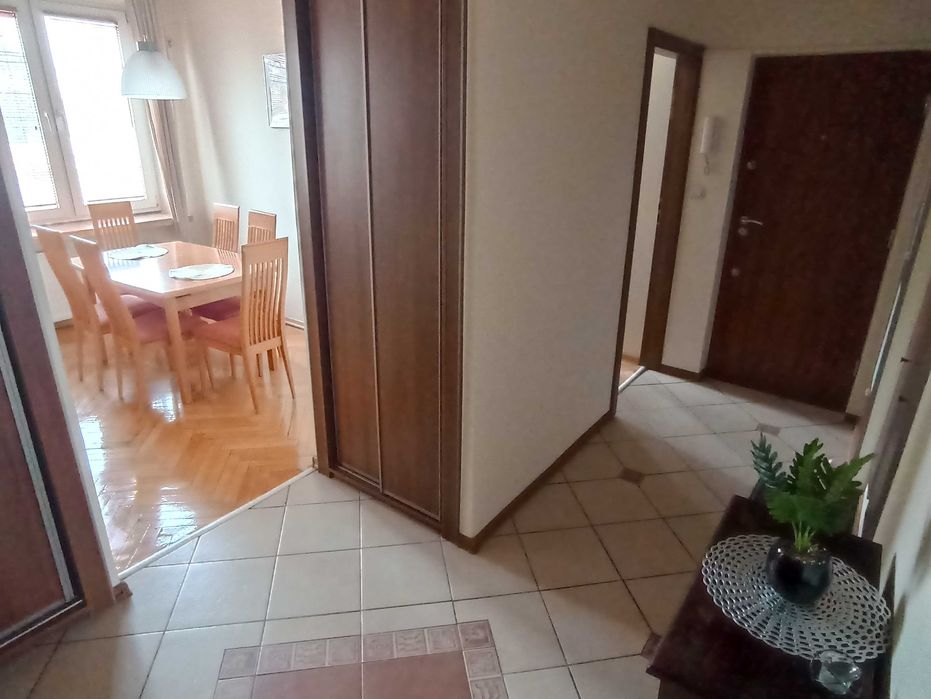 Klasyczne, przestronne 2 pokoje (56 m²) w kamienicy przy Metrze Stare Bielany