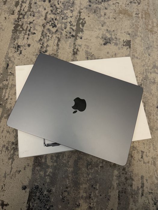 MacBook Air 2024 M3 chip 8/256gb