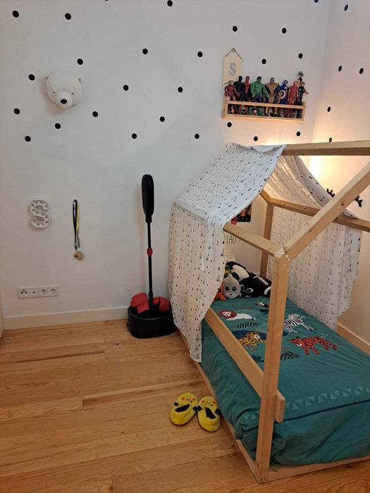 Cama Montessori em madeira (com colchão)
