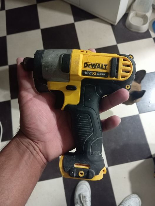 Aparafusadora de impacto Dewalt
