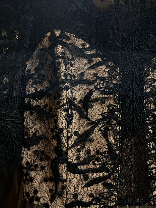 Вечірня сукня пудрового кольору з чорним мереживом 44-46р