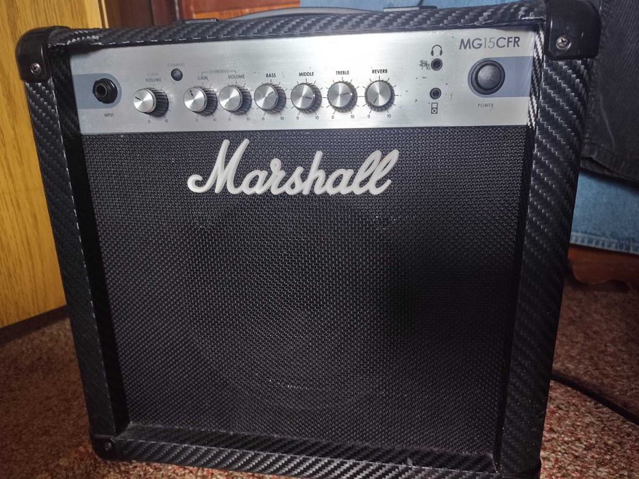 Продам комбик для электрогитары Marshall MG15CFR