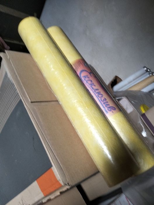 Продам обои дешево.