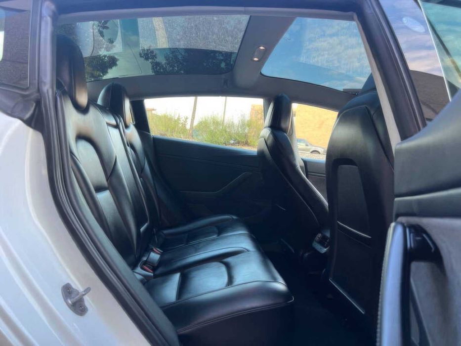 Tesla Model 3      2020