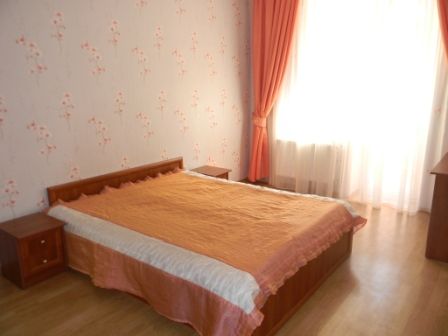 Простора 2 кім. квартира, р-н ТРЦ "Поділля Сіті", Зодчих 5.