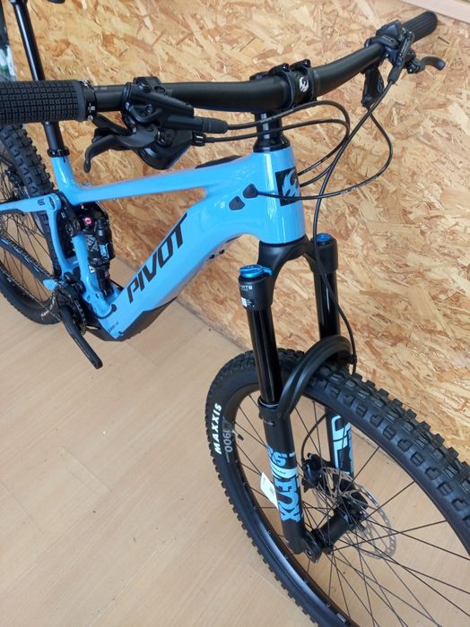 Bicicleta elétrica pivot shuttle AM nova