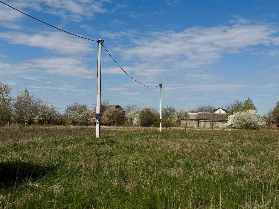 Продам земельну ділянку під житлову забудову в с.Парпурівці 7811