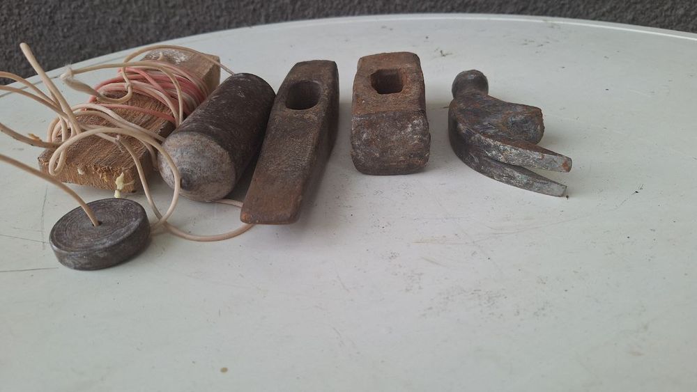 Отвес, молотки, гвоздодер