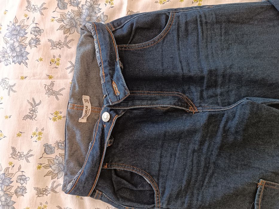 calças de ganga do Pull and Bear