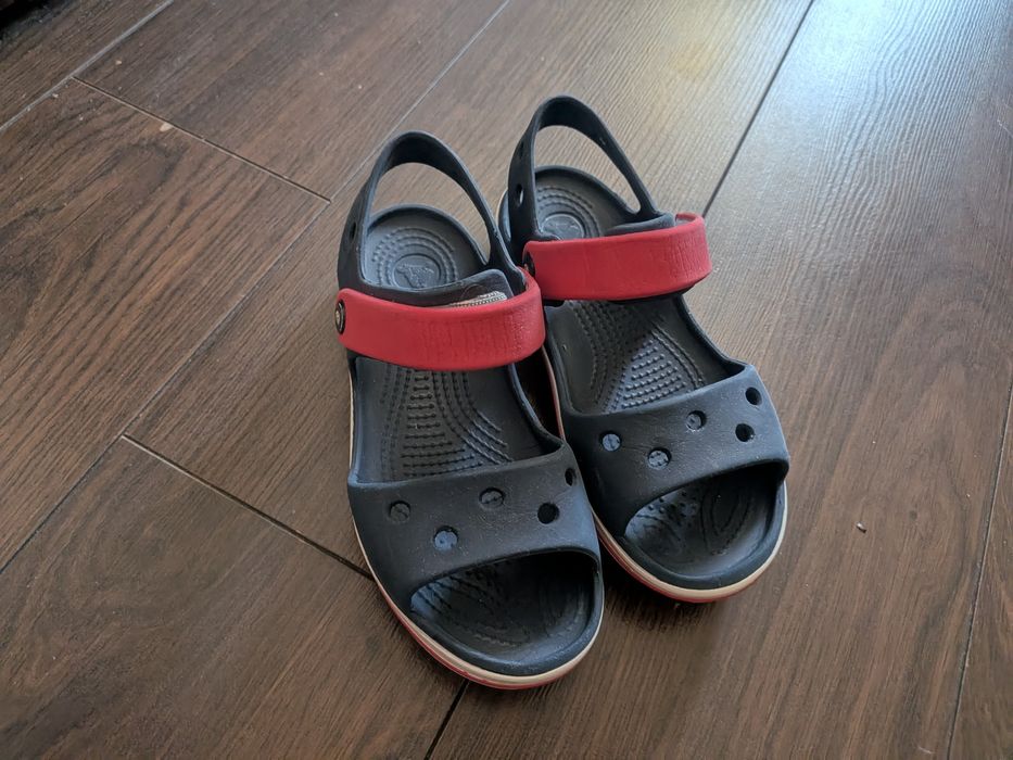 Дитяче взуття  crocs