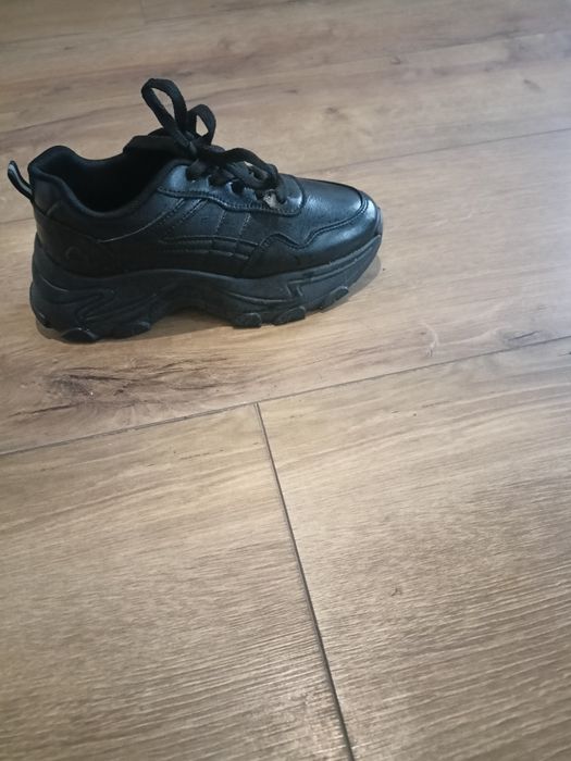 Прода кожаные кроссовки