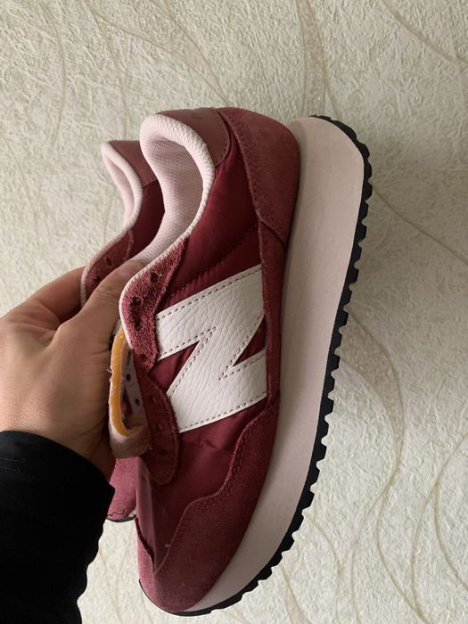Продам жіночі кросівки new balance