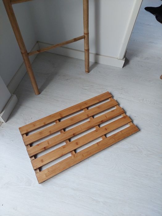 Estrado madeira ler anúncio