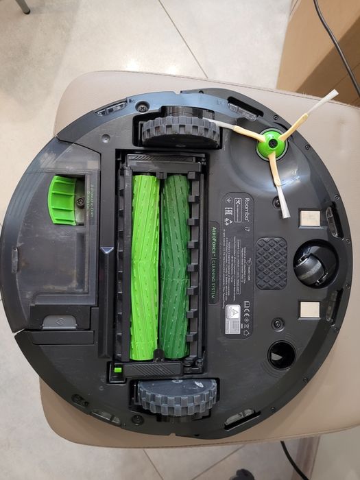 Odkurzacz ze stacją dokującą iRobot i7+