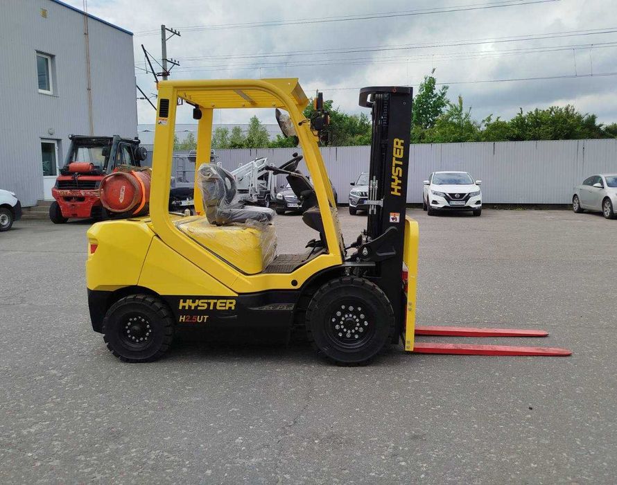 Газо-бензиновий вилковий навантажувач Hyster H2.5UT, 2023 рік  Новий  В наявності