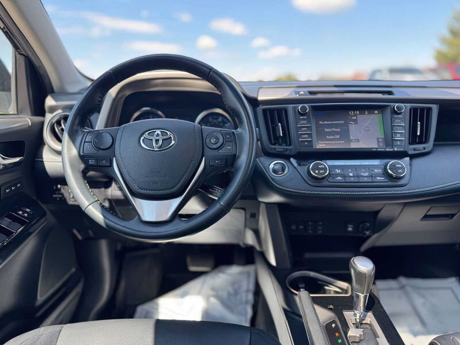 Toyota RAV4 Limited      2018