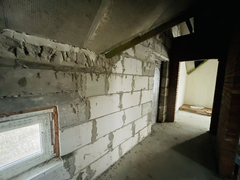 Продаж будинку біля лісу та річки