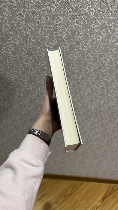 Змія і голуб Шелбі мегʼюрін