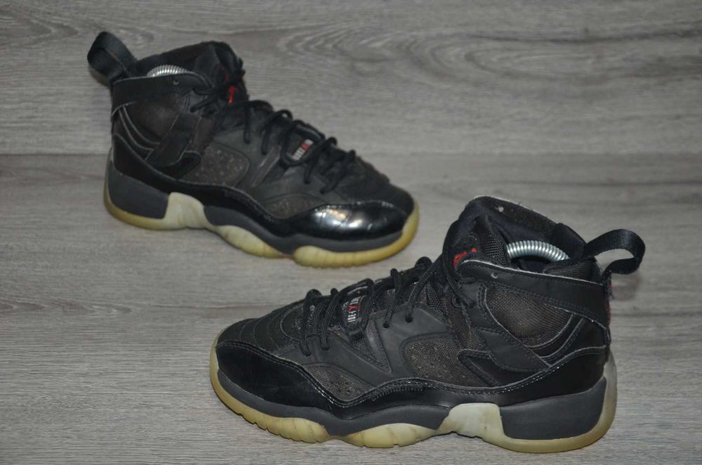 Продам кросівки шкіряні Фірма Jordan Two Trey GS 003.