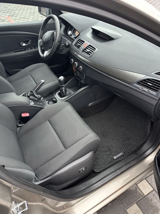 Renault Megane 1.6 бензин 2010