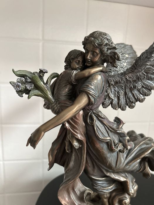 Veronese figurka aniol z dzieckiem