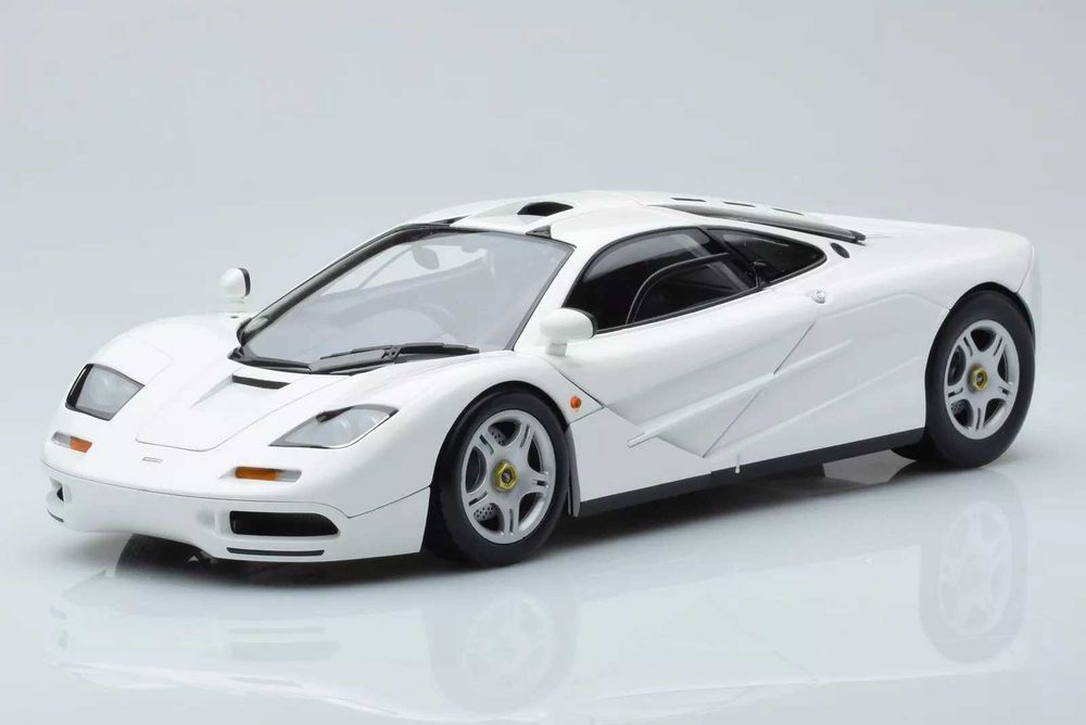1/18 mclaren f1 white (minichamps)