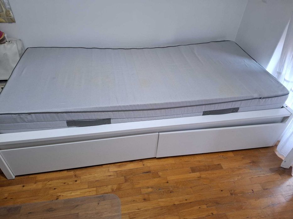 Cama  com gavetões