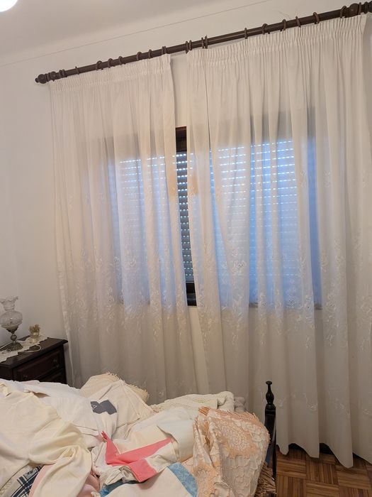 Cortinado de quarto com oferta de varao
