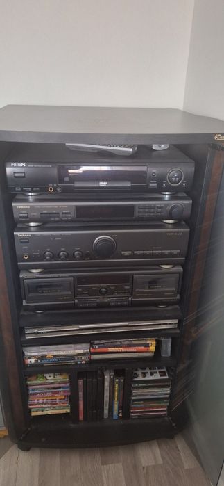 Vendo em bom estado Móvel de  música com tudo incluído  com 2 colunas