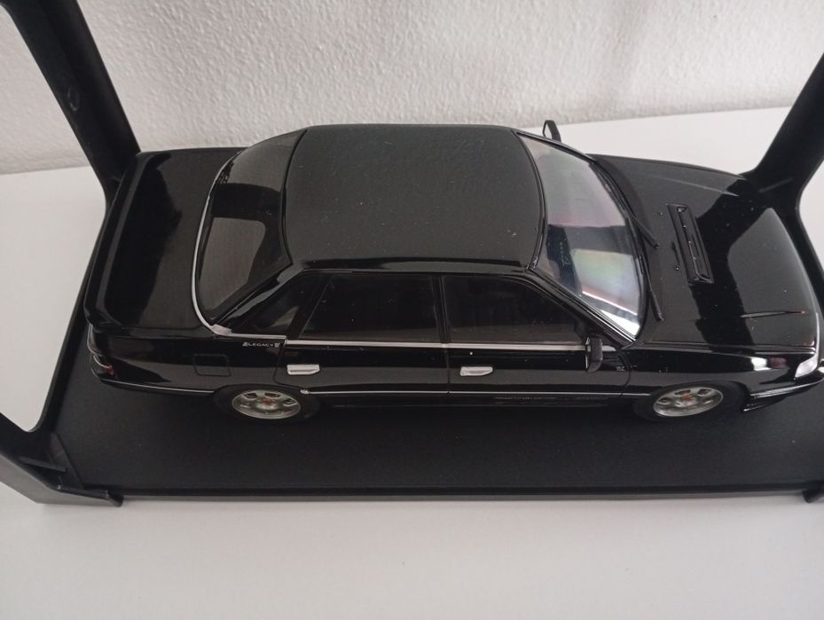 Subaru legacy RS 1/18 IXO
