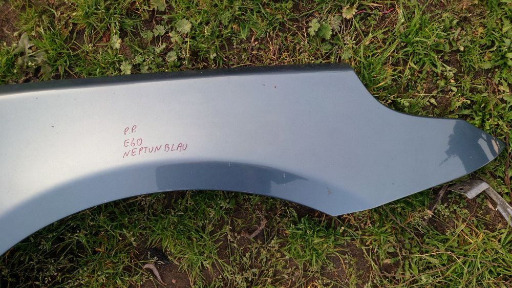 BMW E60 E61 błotnik prawy przód neptunblau