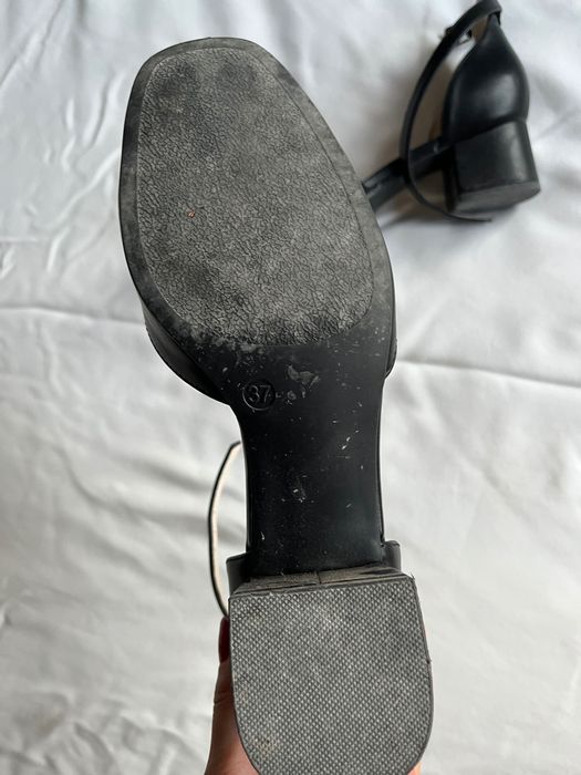 Sandálias Pretas Graceland com Salto Médio