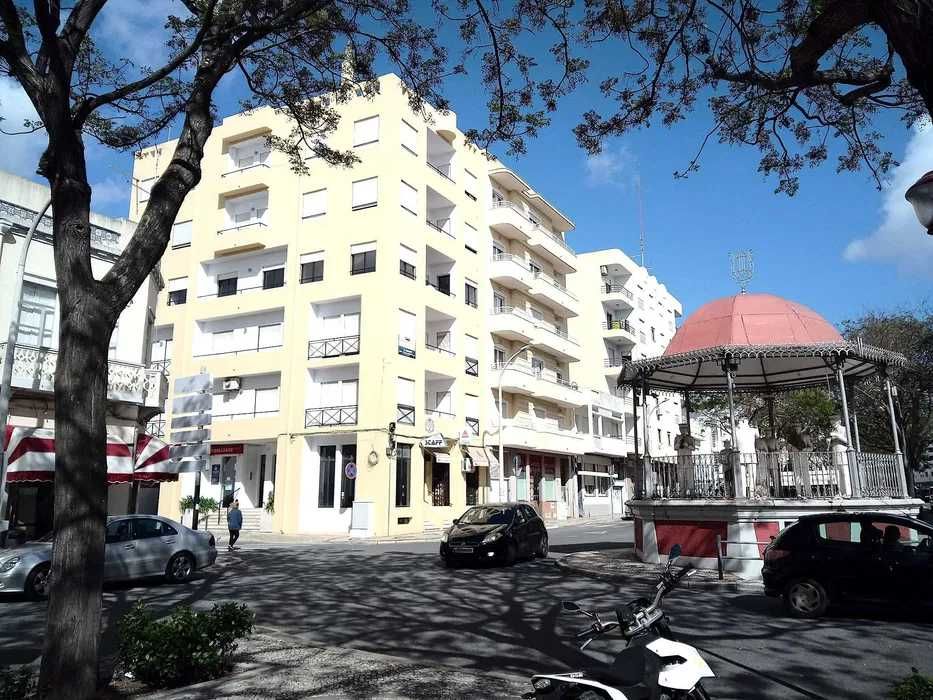 T3 Espaçoso com Elevado Potencial no Coração de Loulé