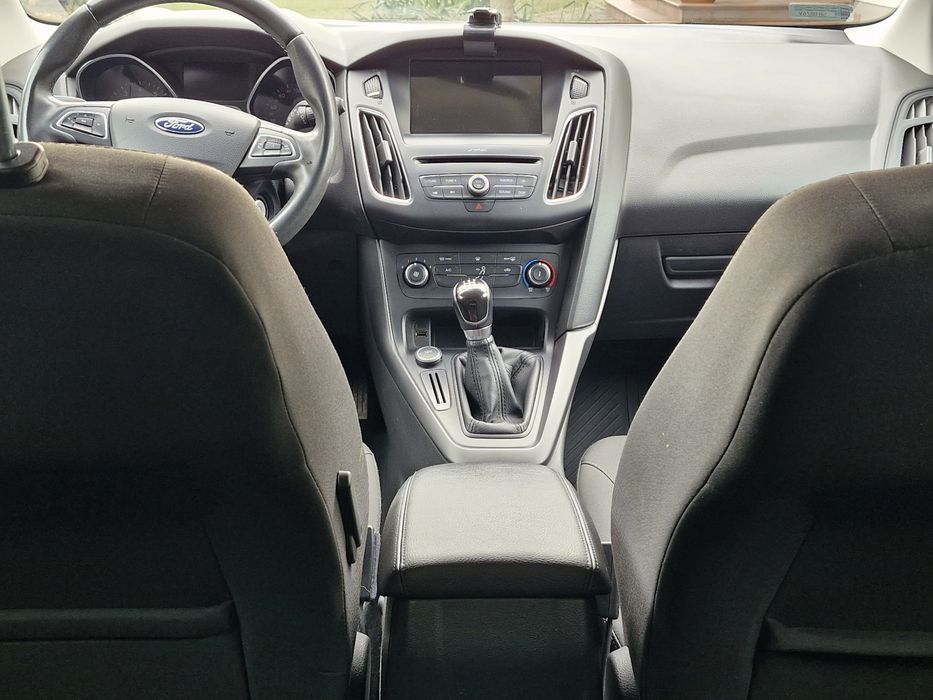 Sprzedam Forda Focusa z 2018, 1,6 benzyna, 68 tys.