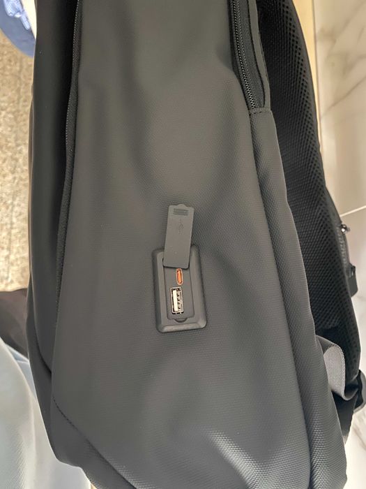 Mochila Mark Ryden impermeavel. Nova com etiqueta