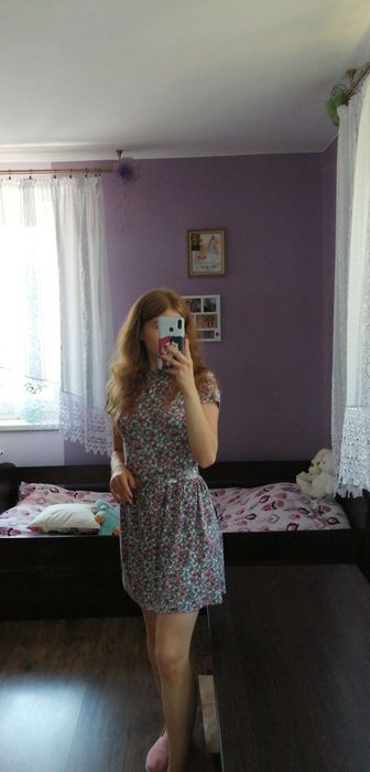 Wiskozowa sukienka w kwiaty