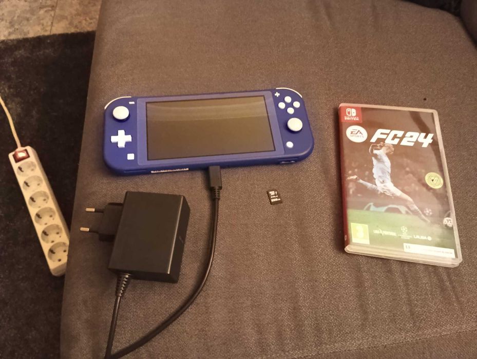 Nintendo Switch Lite com o jogo Fi.fa 24