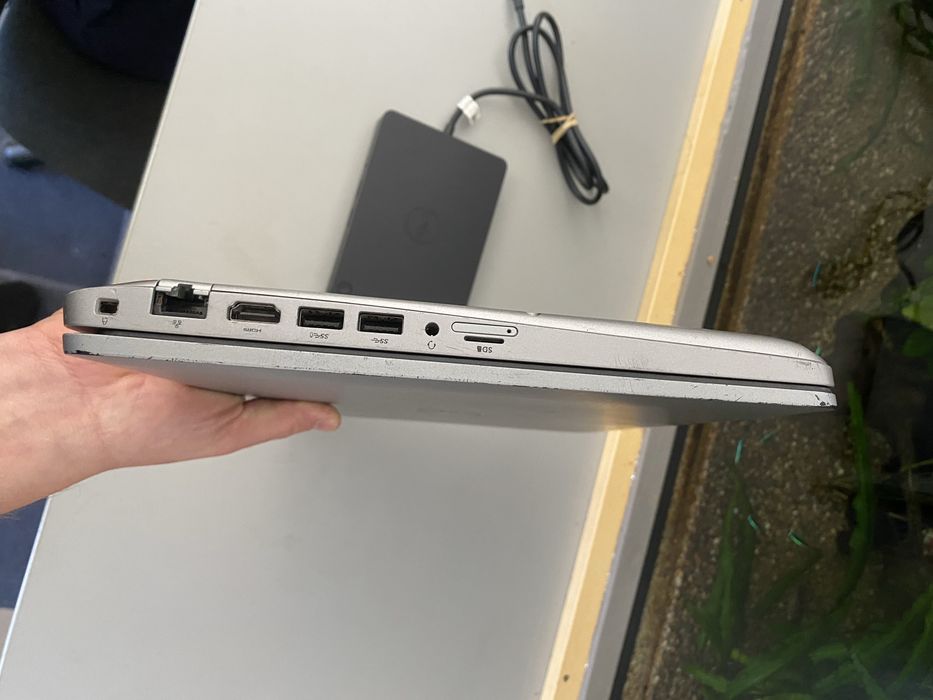 Laptop Dell Precision 3551 + stacja dokujaca.