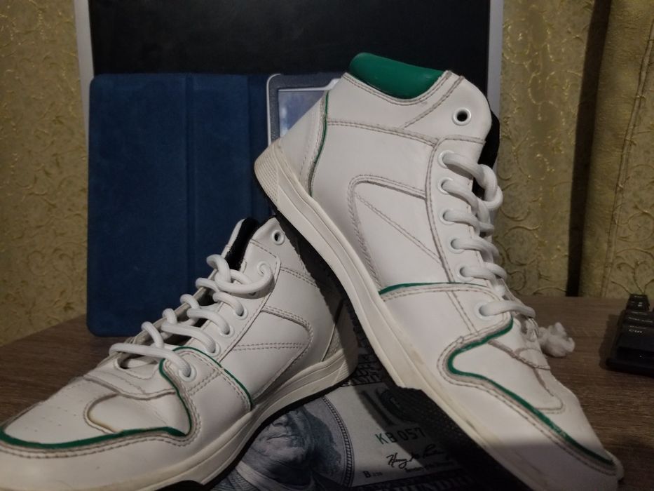 Кросівки білі 36рр ст23.5см