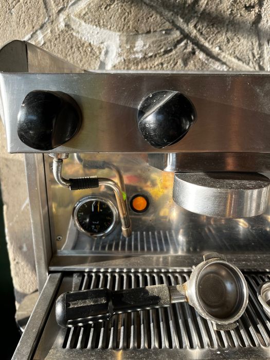 Máquina de Café Expresso Profissional 2 Grupos + Moinho + Filtro de Água