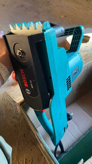 Электриечская цепная пила Bosch AKE 35