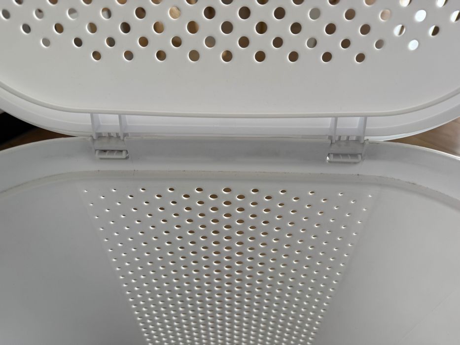 Biały kosz na pranie Curver Infinity 60L