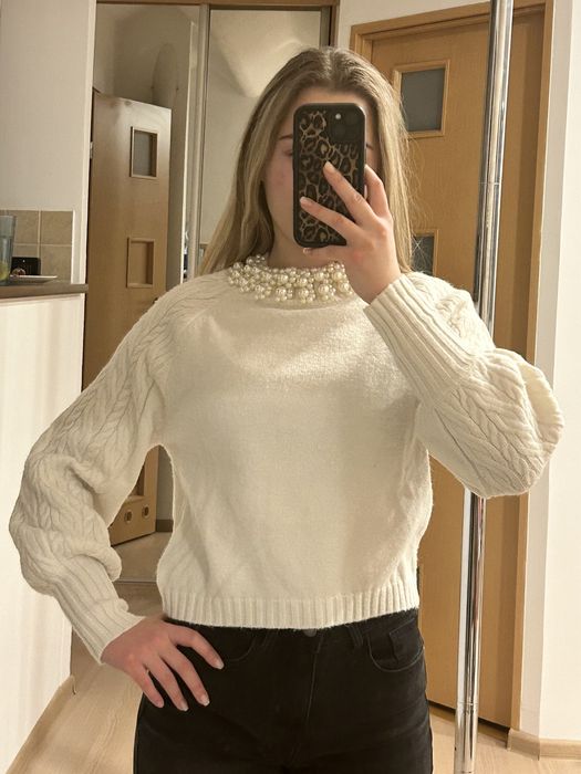 Sweter z perełkami