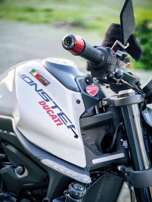 Ducati Monster 2025 4.000kms c garantia troco por furgão