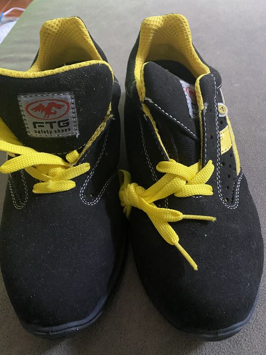 Botas teni de trabalho nova