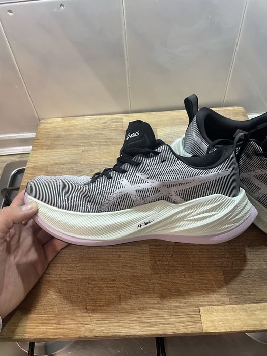 ASICS Superblast - Tamanho 43.5 - Novos a estrear